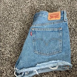 Levi’s cut off shorts